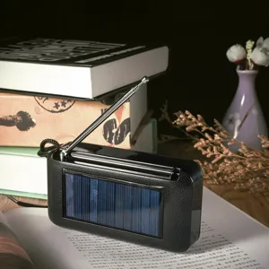 Tragbarer Solar Radio Bluetooth Lautsprecher Detailaufnahme, kompaktes Design mit Antenne.