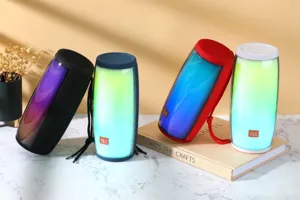 Haut-parleur Bluetooth sans fil pulsé avec des lumières LED colorées vue détaillée