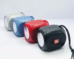 Tragbarer kabelloser Bluetooth-Lautsprecher mit starkem Bass und bunten Farboptionen.
