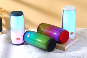 Haut-parleur Bluetooth sans fil avec lumières LED colorées et caisson de basses.