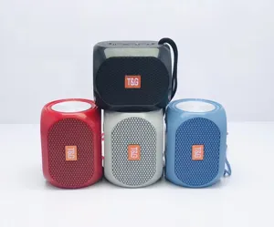 Nahaufnahme der bunten tragbaren kabellosen Bluetooth-Lautsprecher in verschiedenen Farben.