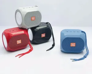 Tragbarer kabelloser Bluetooth-Lautsprecher mit Subwoofer, Trageband und tollem Sound in Farben.