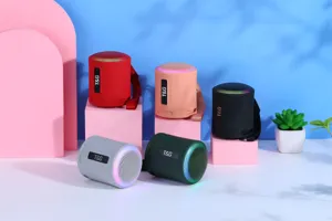 Tragbarer Mini wireless Bluetooth Lautsprecher mit lebendigen RGB Lichtern ideal für draussen.