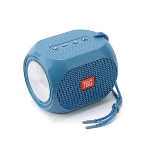Tragbarer kabelloser Bluetooth-Lautsprecher mit blauem Stoffband und tollem Klang für unterwegs.