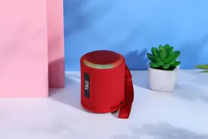 Mini tragbarer kabelloser Bluetooth-Lautsprecher mit starkem Bass und RGB-Beleuchtung.