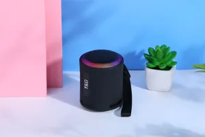 Tragbarer kabelloser Bluetooth-Lautsprecher mit RGB-Beleuchtung, schwarzer Mini-Audio-Player.