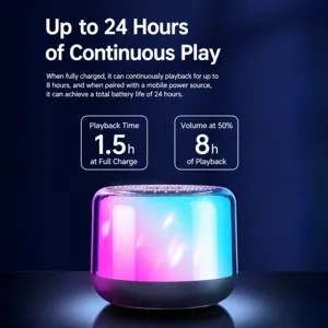 Altoparlante Bluetooth wireless portatile con luci colorate e lunga autonomia per uso all'aperto.