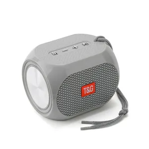 Tragbarer kabelloser Bluetooth Lautsprecher mit starkem Bass und praktischem Trageband.