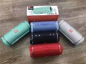 Altoparlante Bluetooth portatile impermeabile wireless con opzioni di colore.