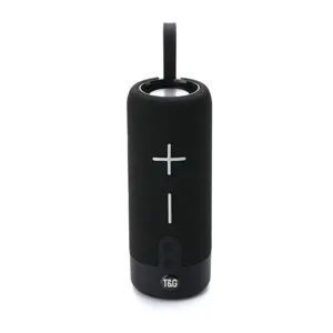 Altoparlante Bluetooth senza fili portatile con cinturino, design cilindrico nero.