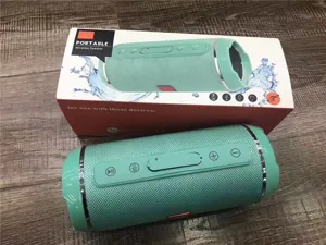 Altoparlante Bluetooth portatile wireless impermeabile con suono stereo per uso all'aperto.