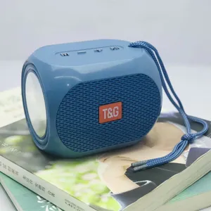 Tragbarer kabelloser Bluetooth-Lautsprecher mit wasserdichtem Design und starkem Bass.