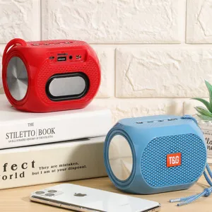 Tragbarer wasserdichter Bluetooth-Lautsprecher mit doppelten Membranen und tiefem Outdoor-Bass.
