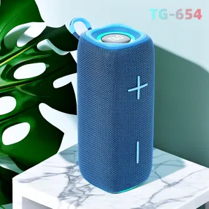 Tragbarer kabelloser Bluetooth-Lautsprecher Wasserdichter Outdoor-Subwoofer RGB-Licht Kunststoff Stoff Stereo-Soundbox
