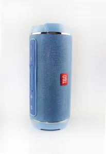 Altoparlante Bluetooth senza fili portatile dal design cilindrico blu per uso esterno.