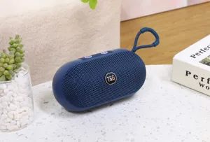 Mini altoparlante Bluetooth portatile wireless, dettaglio rete in tessuto blu con cordino.