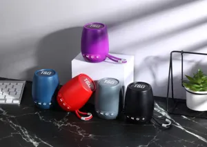 Piccolo altoparlante Bluetooth portatile senza fili con vari colori e cordino pratico.