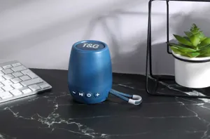 Altoparlante Bluetooth wireless portatile con funzione TWS e comodo laccetto da trasporto.