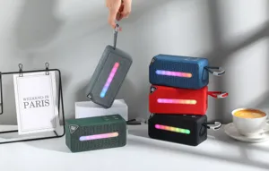 Tragbarer Mini-Bluetooth-Lautsprecher mit bunten LED-Lichtern, kabelloser Outdoor-Sound.