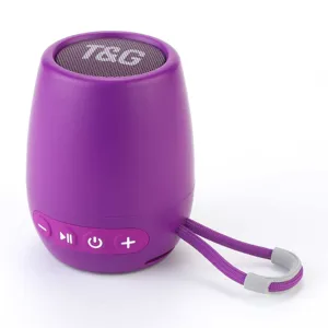 Altoparlante Bluetooth portatile viola senza fili con cordino e pulsanti di controllo.