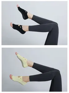Five-toe non-slip yoga socks with cross straps, breathable pilates socks for workout sport.