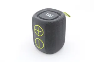 Altoparlante Bluetooth portatile senza fili con bassi potenti ideale per attivita all aperto.