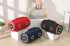 Tragbarer kabelloser Bluetooth-Lautsprecher mit RGB-Licht, zylindrischer Outdoor-Tiefton.