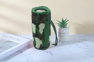 Nahaufnahme des tragbaren Tarn-Bluetooth-Lautsprechers mit Silikontasten und Tragerschlaufe.