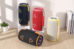 Tragbarer kabelloser Bluetooth-Lautsprecher mit RGB-Lichtern, zylindrisches Outdoor-Design, starker Bass.
