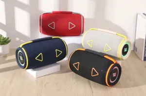 Tragbarer kabelloser Bluetooth Lautsprecher mit RGB Licht für Outdoor Bereich Stereo Sound.