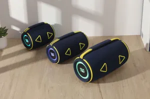 Tragbarer zylindrischer Bluetooth Lautsprecher mit RGB Licht und starkem Bass.