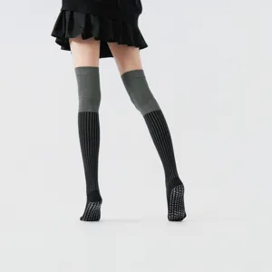 Chaussettes de yoga hautes bloc de couleur antidérapantes pilates longues chaudes