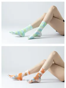 Tie-dye five toe yoga socks for women, non-slip grip pilates mid tube athletic socks.