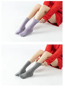 Minimalist Morandi color yoga socks for women and men, non-slip floor socks detail view.