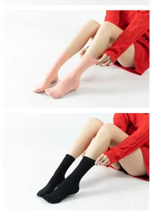 Comfortable non-slip yoga socks for women and men, perfect for floor workouts and pilates practice.