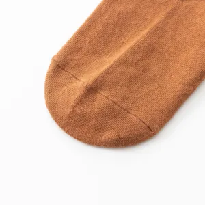 Brown knit yoga socks detail view, soft texture, comfortable fit for daily workouts.