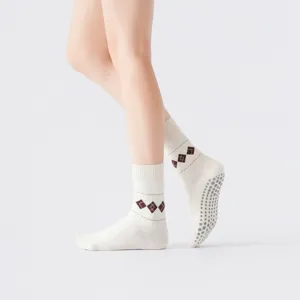 Non-slip yoga socks with argyle pattern, cozy pilates and floor dance socks for women.