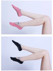 Non-slip five-toe yoga socks with elastic strap, pilates grip socks for women fitness.