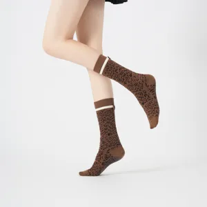 Damen Leopardenmuster Rutschfeste Yoga Langsocken Baumwolle Athletisch Fitness Pilates Socken Feuchtigkeitstransportierende Sportsocken