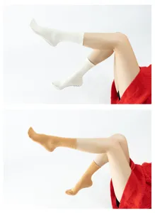 Detailed view of women's mid-tube yoga socks with anti-slip grip sole, Morandi colors.