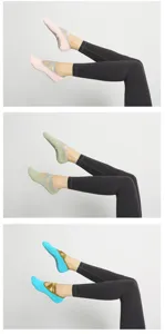 Calcetines de yoga antideslizantes con tirantes cruzados, suelas gruesas para pilates fitness.