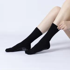 Anti-slip five toe yoga socks for women, thick warm pilates socks, cotton athletic socks.