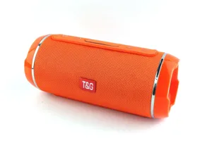 Altoparlante bluetooth portatile impermeabile da esterno con bassi profondi arancione.