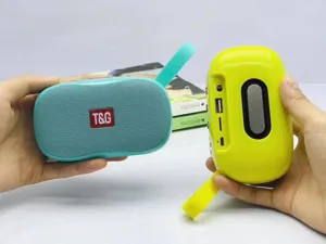 Tragbarer kleiner kabelloser Bluetooth Lautsprecher für Outdoor mit bunten Farbdetails.