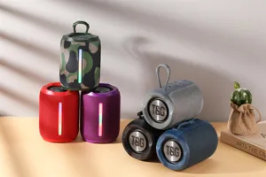 Ασύρματο φορητό ηχείο Bluetooth με TWS, λαβή χειρός, πλούσιο μπάσο και RGB φωτισμό.
