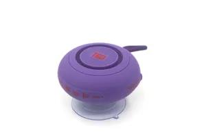 Tragbarer kabelloser Bluetooth-Lautsprecher mit Saugnapf, kompaktes Design für einfache Nutzung.