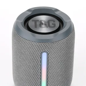 Φορητό ασύρματο ηχείο Bluetooth με γκρι υφασμάτινο πλέγμα και φωτεινή μπάρα LED RGB.