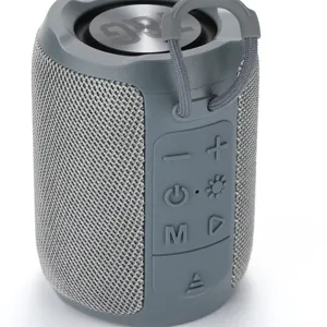 Συμπαγές φορητό ασύρματο ηχείο Bluetooth με ισχυρό μπάσο και πρακτικό λουράκι μεταφοράς.