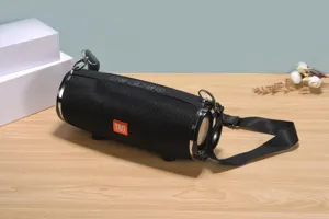 Altoparlante bluetooth portatile senza fili con bassi profondi e tracolla per esterni