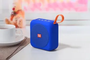 Altoparlante bluetooth portatile senza fili con cinturino, mini audio da esterno per musica.